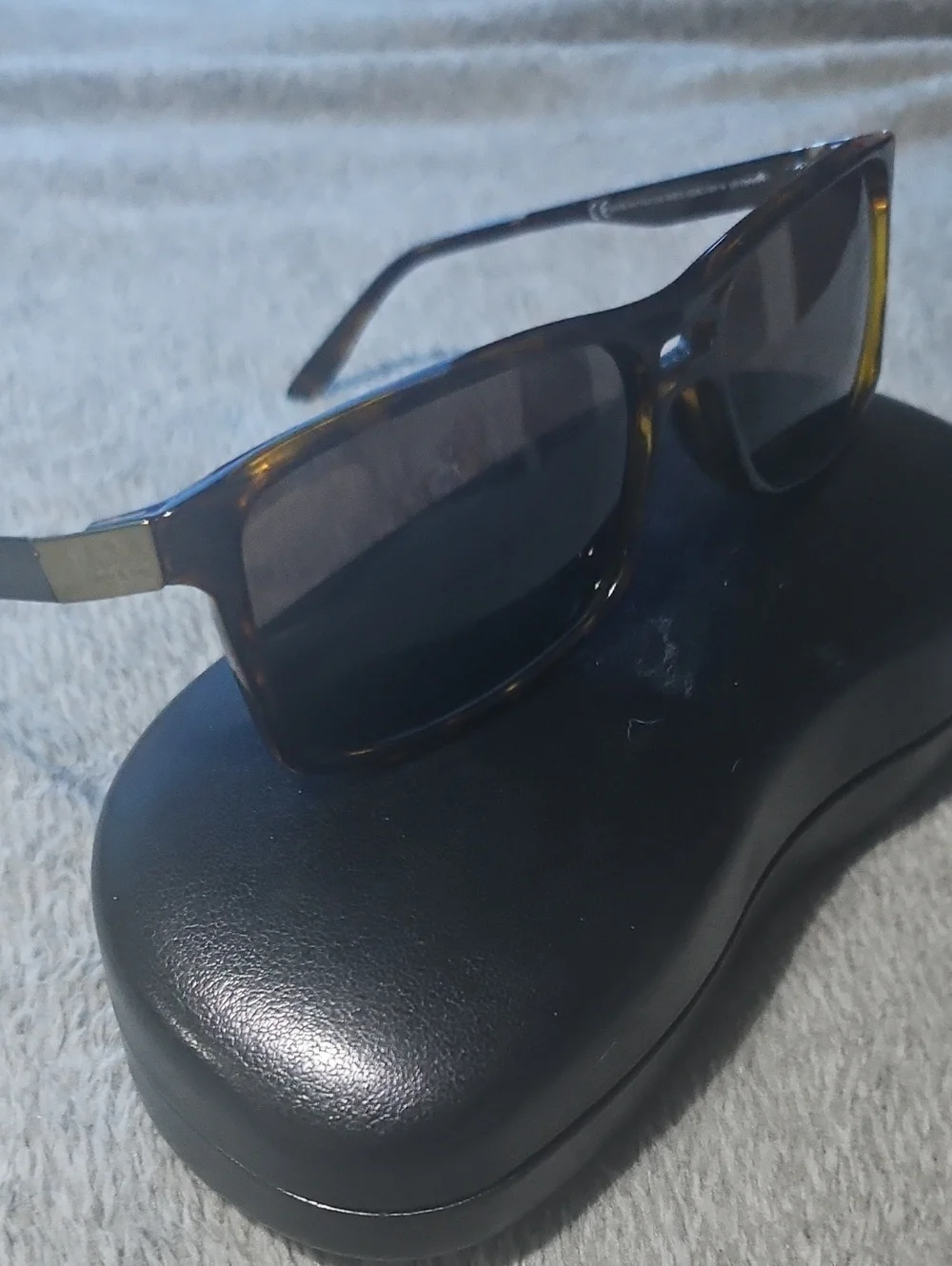 Gucci Model Number: GG 1588/S Unisex Designer Sunglasses